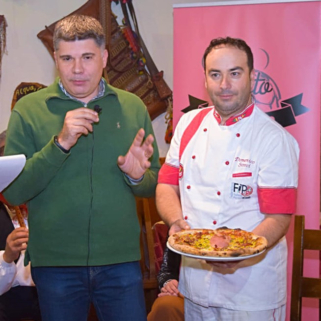 La preparazione della mitica Pizza dell’Architetto