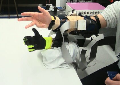 Verso un controllo “naturale” degli arti robotici